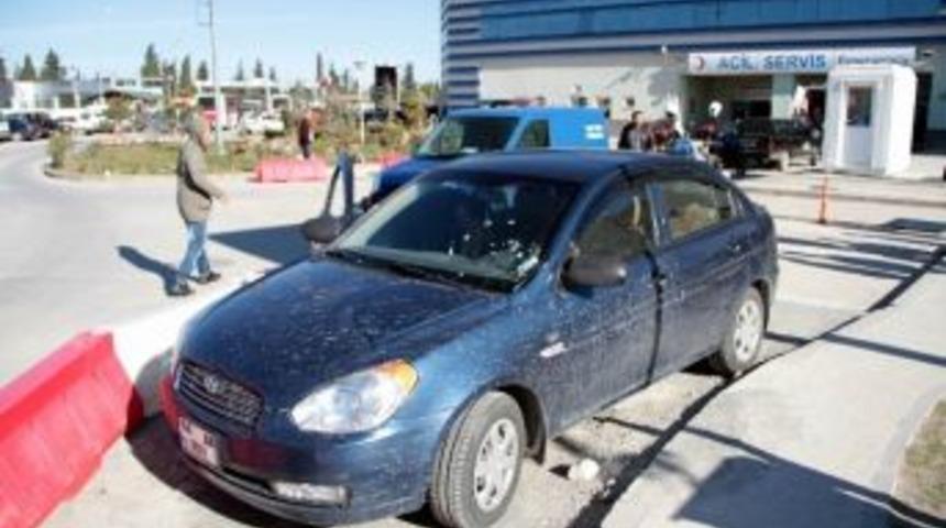 Seyir Halindeki Otomobile T&uuml;fekli Saldırı: 1 Yaralı