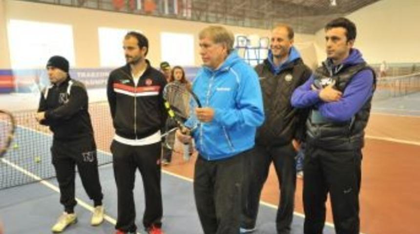 D&uuml;nyaca &Uuml;nl&uuml; Tenis Geliştirme Uzmanı Doug Maccurdy Trabzon&rsquo;da