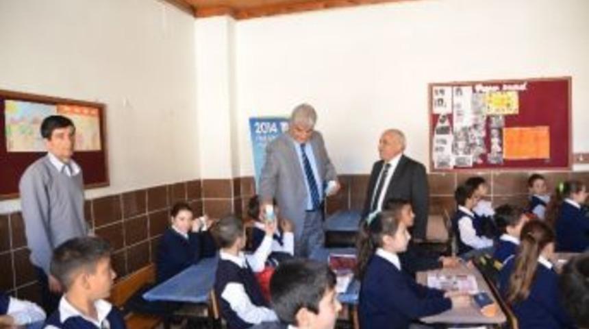 Mersin'de Okul S&uuml;t&uuml; Dağıtımı Yapıldı