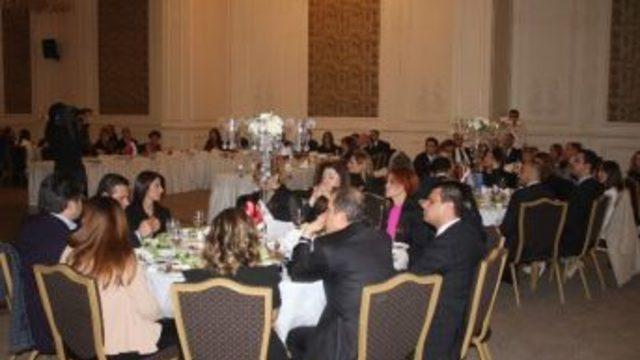 Rotary Kulübün’den Baskan Güzelbey’e Plaket