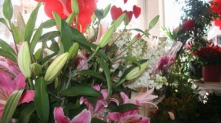 &Ccedil;i&ccedil;ek&ccedil;iler 'sevgililer G&uuml;n&uuml;'ne Hazır