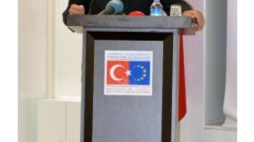 Bakan &Ccedil;avuşoğlu, Gen&ccedil; &Ccedil;evirmenler Yarışması&rsquo;nda Dereceye Giren &Ouml;ğrencilere Plaket Verdi