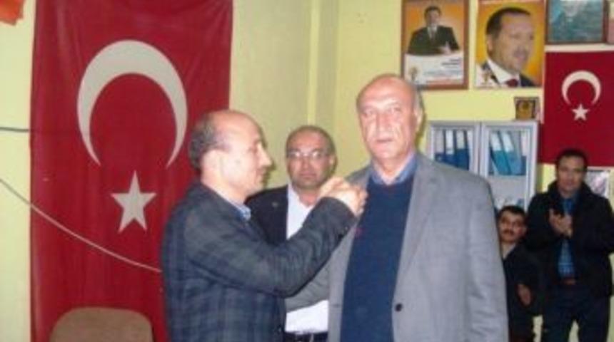 Selendi'de Mhp&rsquo;li Meclis &Uuml;yesi Ak Partiye Ge&ccedil;ti
