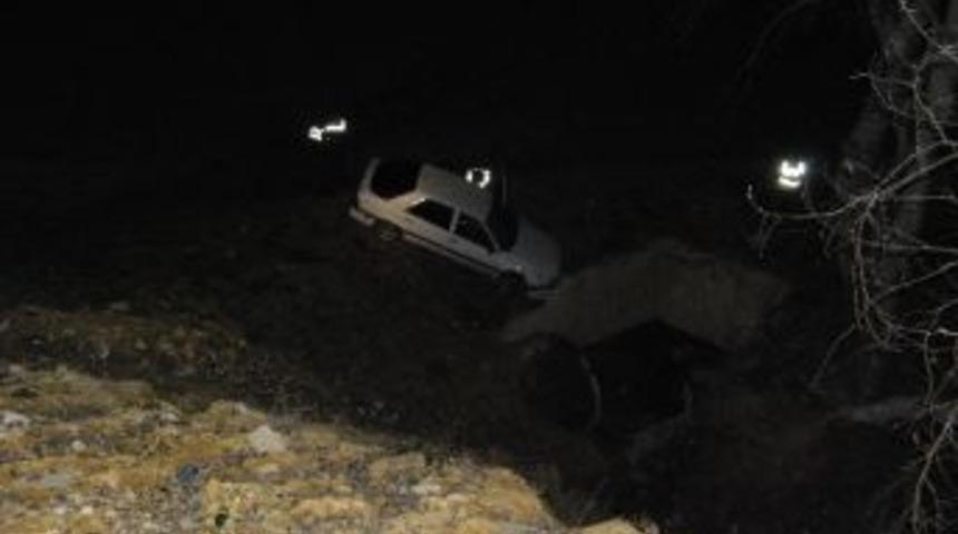 Otomobil Şarampole U&ccedil;tu: 2 Yaralı