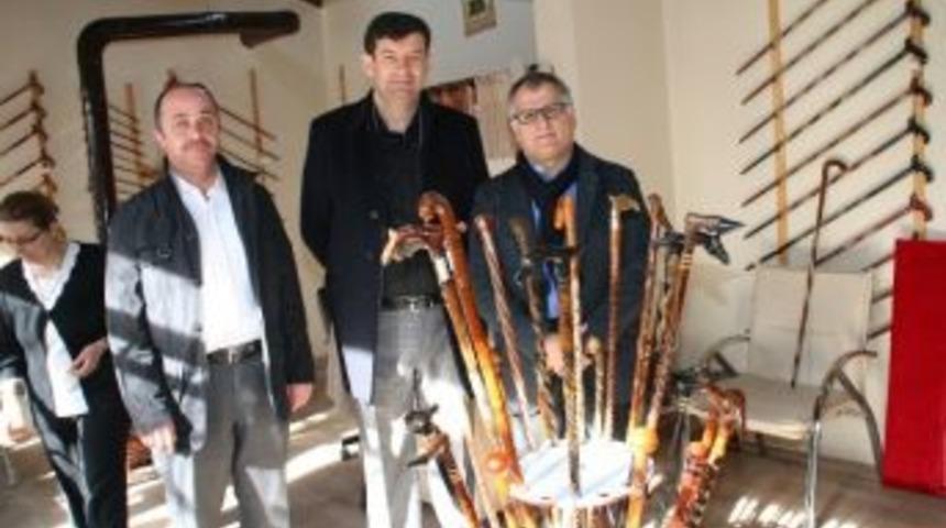 D&uuml;nyaca &Uuml;nl&uuml; Eğitmen Hakan G&uuml;rsu&rsquo;dan Devrekli Bastonculara Ziyaret
