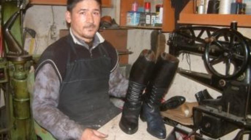 Havran&rsquo;da Gen&ccedil; Usta Efe &Ccedil;izmesi Yapıyor