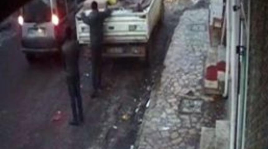 Hırsızlık Anı Kameraya Yansıdı