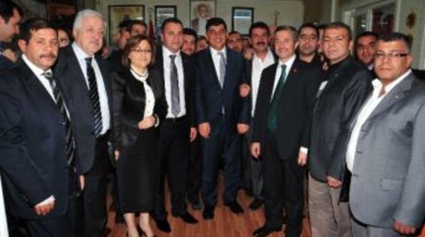 Şahin İle Tahmazoğlu Dernek Ziyaretlerini S&uuml;rd&uuml;r&uuml;yor