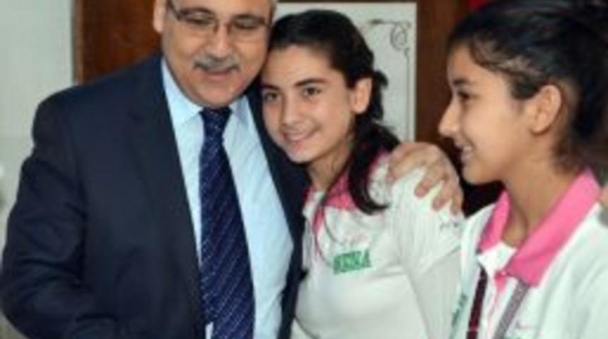 Şampiyon Ok&ccedil;ulara Vali Amca Morali