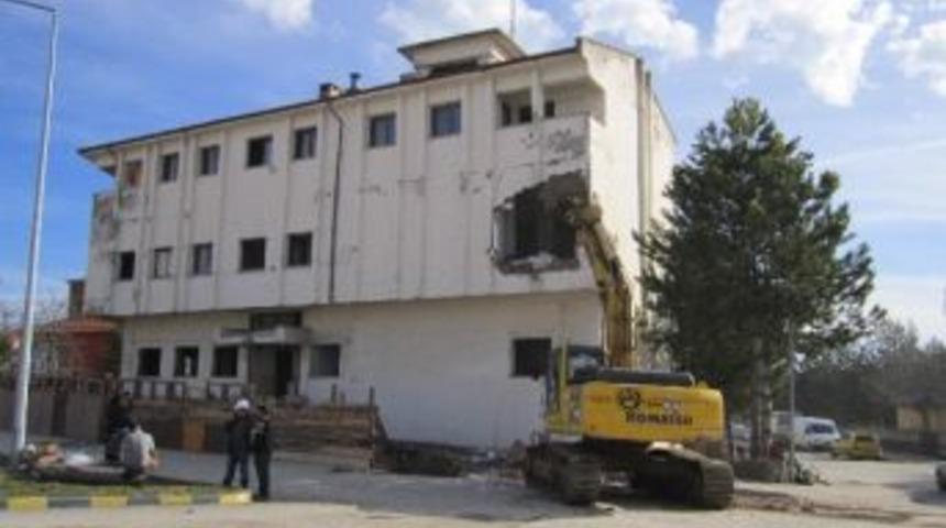 Eflani&rsquo;de Ptt Binasının Yıkımı Başladı