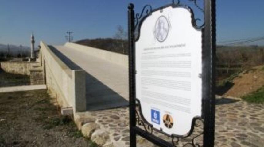 Valide Sultan K&ouml;pr&uuml;s&uuml;&rsquo;ne Bilgi Panosu