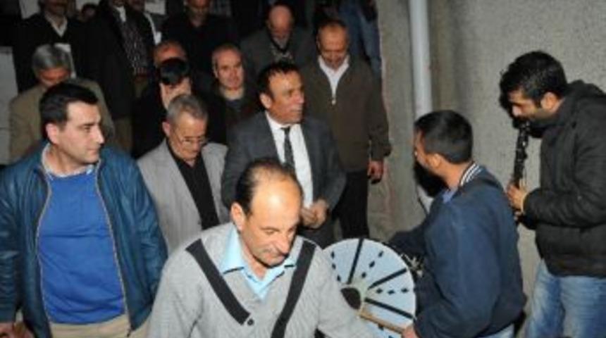 Gen&ccedil;'e Coşkulu Karşılama