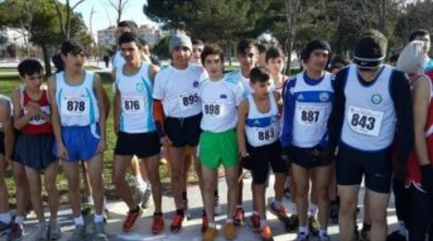 B&uuml;y&uuml;kşehirli Atletler Zirveyi Zorluyor