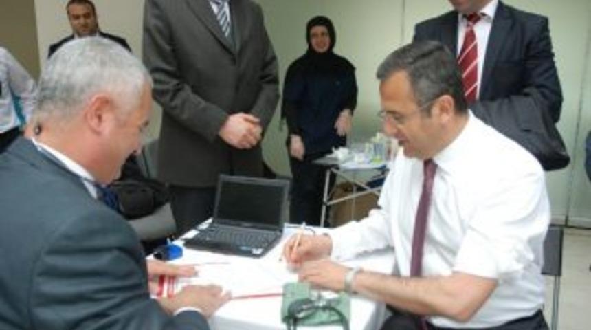 Vali Demir&rsquo;den Kan Bağışı