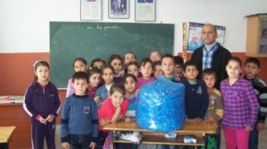 Minik &Ouml;ğrenciler 10 Bin Mavi Kapak