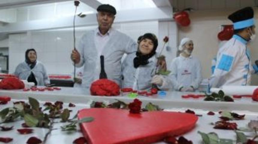 Evlilikte Yarım Asrı Deviren &Ccedil;iftler "aşk Hamuru" Yoğurdu