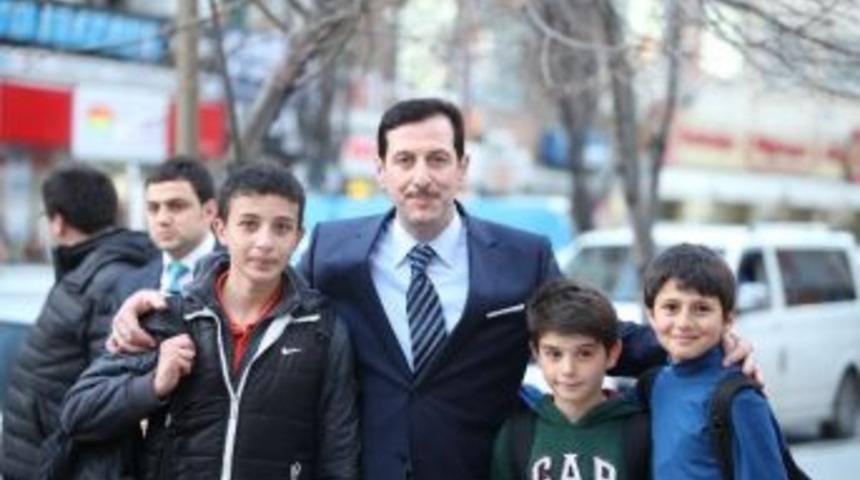 Erdoğan Tok Mahalle Gezilerinde