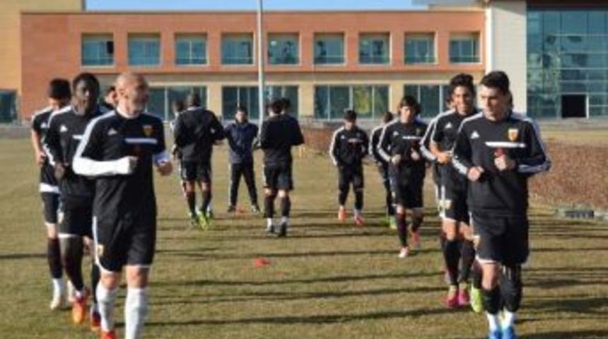 Kayserispor'da, Gen&ccedil;lerbirliği Ma&ccedil;ı Hazırlıkları S&uuml;r&uuml;yor