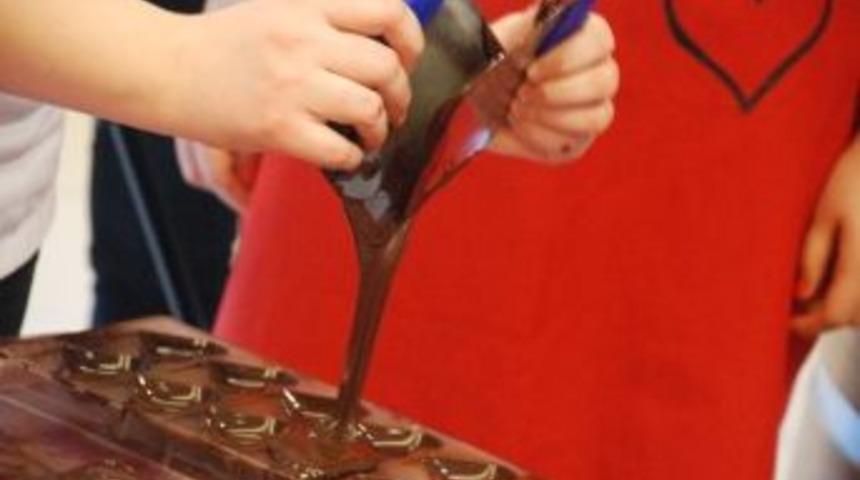 Aşkın &Ccedil;ikolatasını Yaptılar