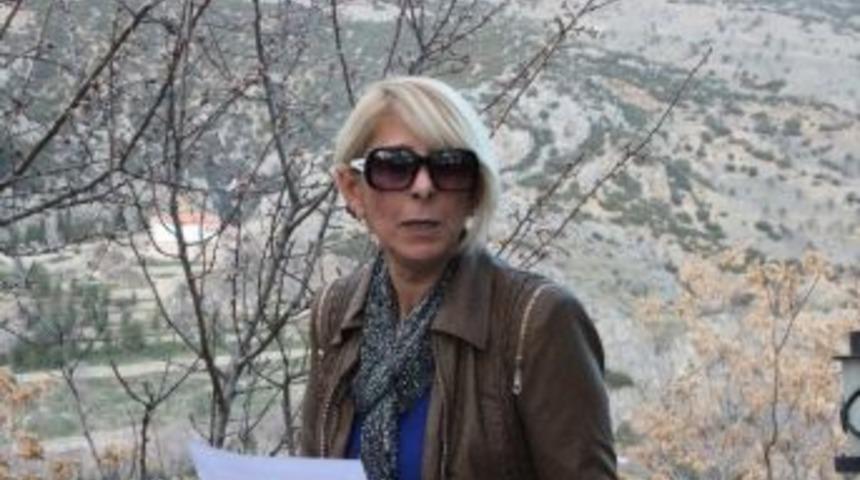 Kediye İşkence Yaparak &Ouml;ld&uuml;ren Gence Tepkiler S&uuml;r&uuml;yor