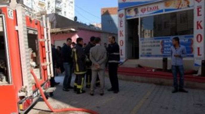 Poliklinikte &Ccedil;ıkan Yangın Korkuttu