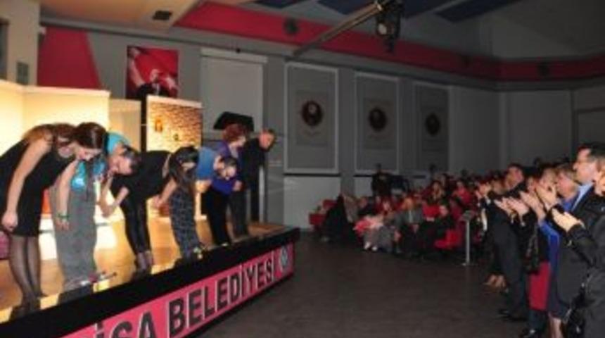 Hafta Sonunun Son G&uuml;n&uuml; Tiyatro Severlerle Buluştu