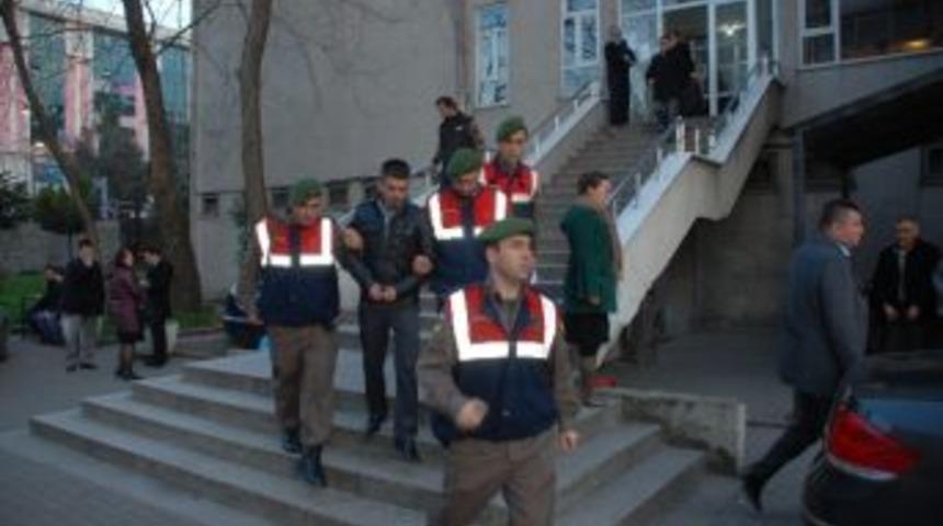 Pompalı T&uuml;fekle Arkadaşını &Ouml;ld&uuml;ren Gen&ccedil; Tutuklandı
