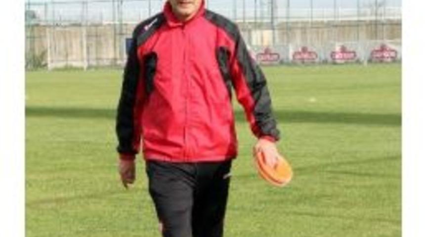 &Ccedil;aykur Rizespor&rsquo;da Hoca Belirsizliği S&uuml;r&uuml;yor