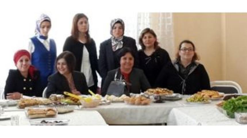 Polis Eşleri &ldquo;g&ouml;n&uuml;l El&ccedil;ileri Projesine&rdquo; Destek Verdi