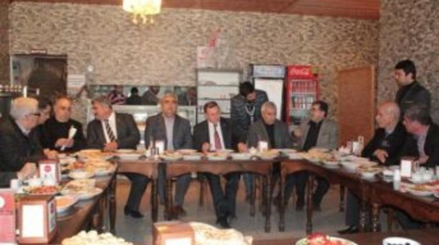 Başkan Savaş, Erzin&rsquo;de Coşkuyla Karşılandı