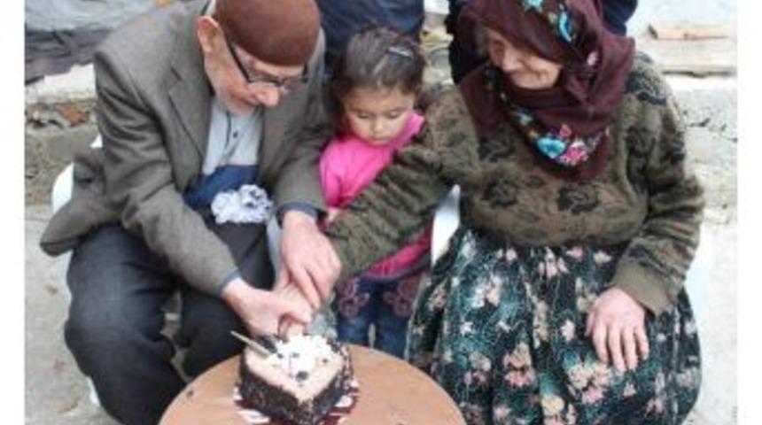Jandarmadan 71 Yıllık Evli &Ccedil;ifte Sevgililer G&uuml;n&uuml; Jesti