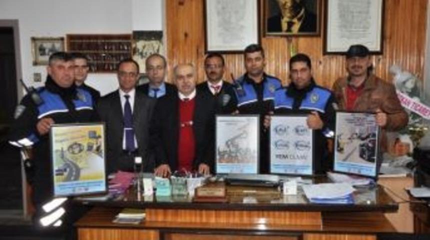 &Ouml;demiş'te Toplum Destekli Polislerden Liselere Uyarıcı Afişler