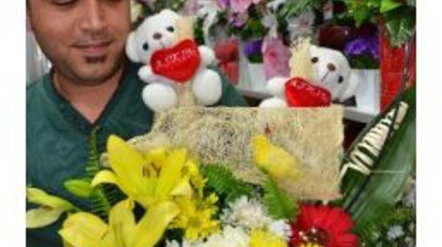 (&ouml;zel Haber) Somalı &Ccedil;i&ccedil;ek&ccedil;iden Sevgililer G&uuml;n&uuml;nde Farklı Bir Uygulama