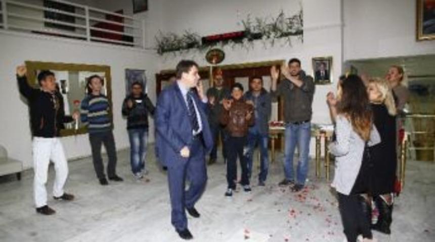 Sevgililer G&uuml;n&uuml; Konserinde Başkan Tartan'a Sevgi Seli