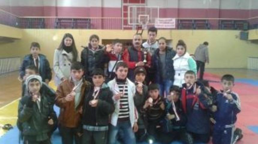 Pasinler Kickboks Takımı Doğu Anadolu B&ouml;lge Şampiyonasında İyi Derece Elde Ederek D&ouml;nd&uuml;