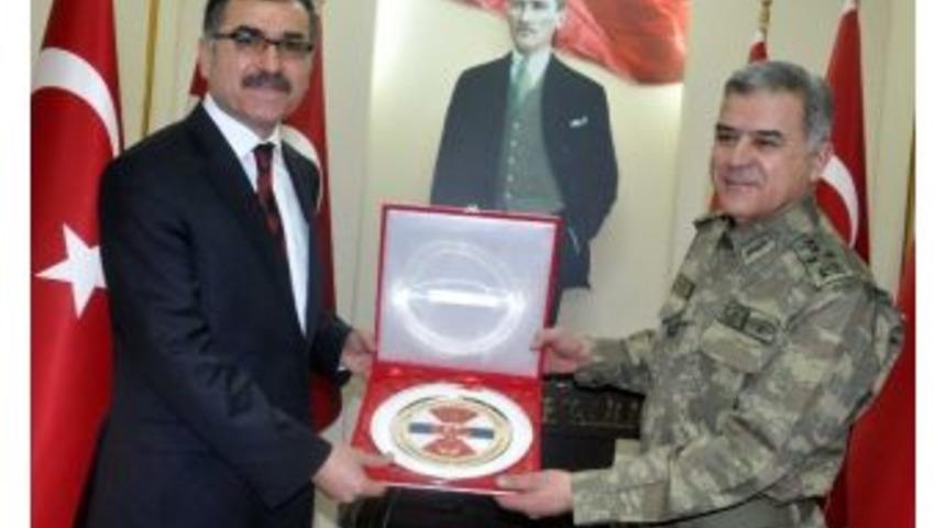 Orgeneral Y&ouml;r&uuml;k, Balıkesir'de Askeri Birlikleri Denetledi