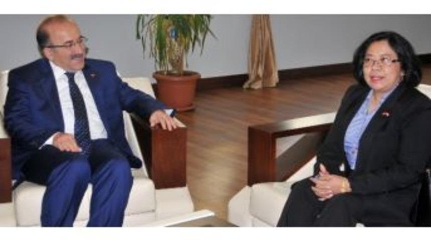 Başkan G&uuml;mr&uuml;k&ccedil;&uuml;oğlu, Endonezya Ankara B&uuml;y&uuml;kel&ccedil;isi Agustini&rsquo;yi Makamında Kabul Etti