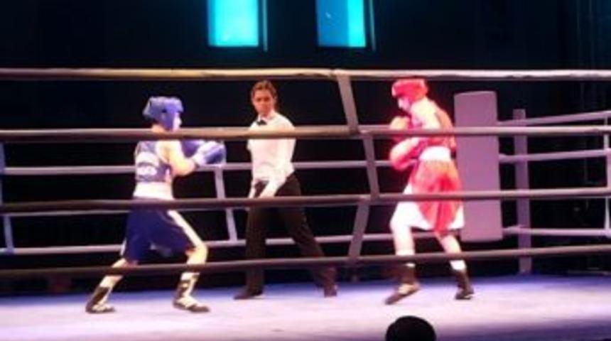 Paland&ouml;ken Belediyesi Boks&ouml;rleri Samsunda Ringleri Salladı