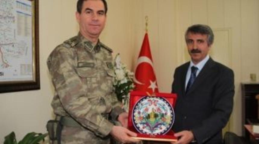 Erzurum İl Jandarma Komutanı, Vali &Uuml;nl&uuml;er'i Ziyaret Etti