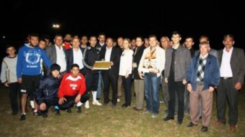 Ak Parti Selendi, Belediyesporlu Futbolculara Tatlı İkram Etti