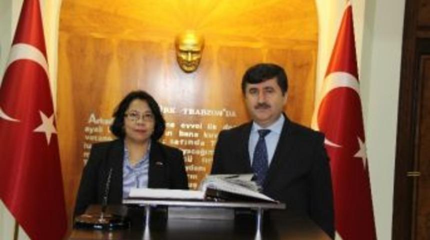 Endonezya Ankara B&uuml;y&uuml;kel&ccedil;isi Agustini, Vali &Ouml;z&rsquo;&uuml; Ziyaret Etti