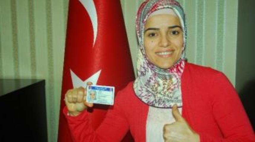 (&ouml;zel Haber) İşitme Engelli Hatice&rsquo;nin Ehliyet Hayali Ger&ccedil;ek Oldu