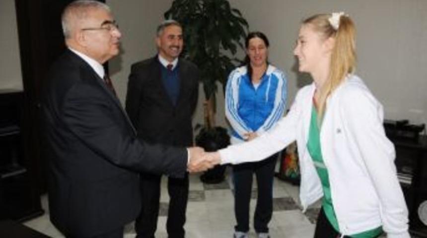 Başarılı Voleybolcular &Ccedil;orlu&rsquo;yu Bartın'da Temsil Edecek