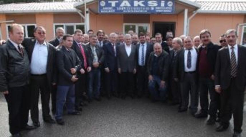 Binali Yıldırım Havaalanında Taksicilerle Buluştu