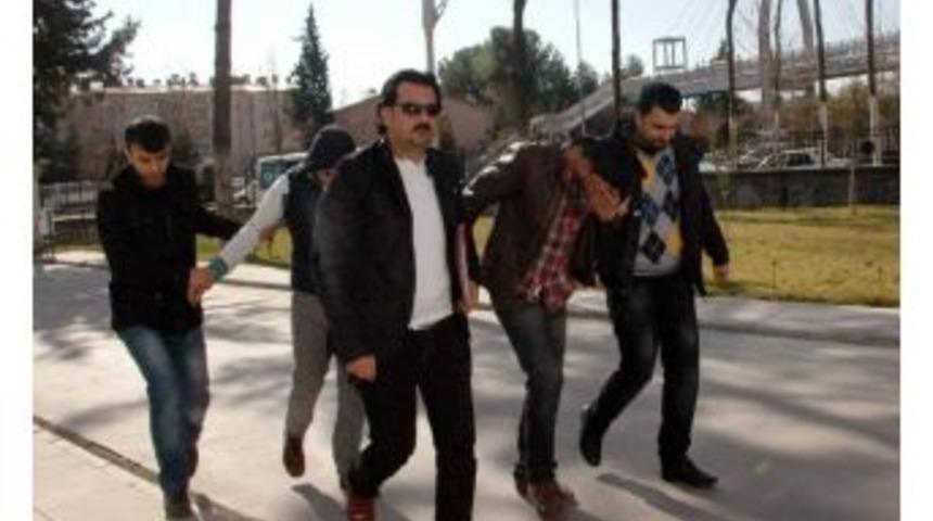 "&uuml;zerinde Pislik Var" Deyip 10 Bin Tl'sini &Ccedil;aldılar