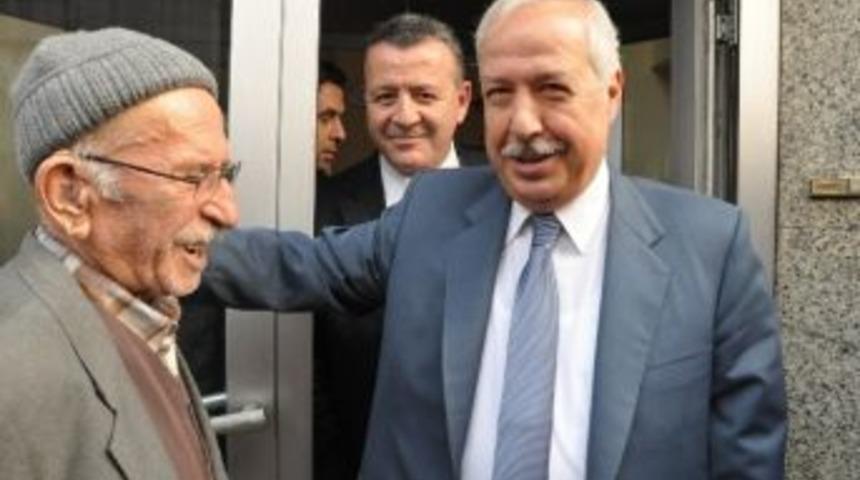 Akdemir, G&uuml;l Dağıttı