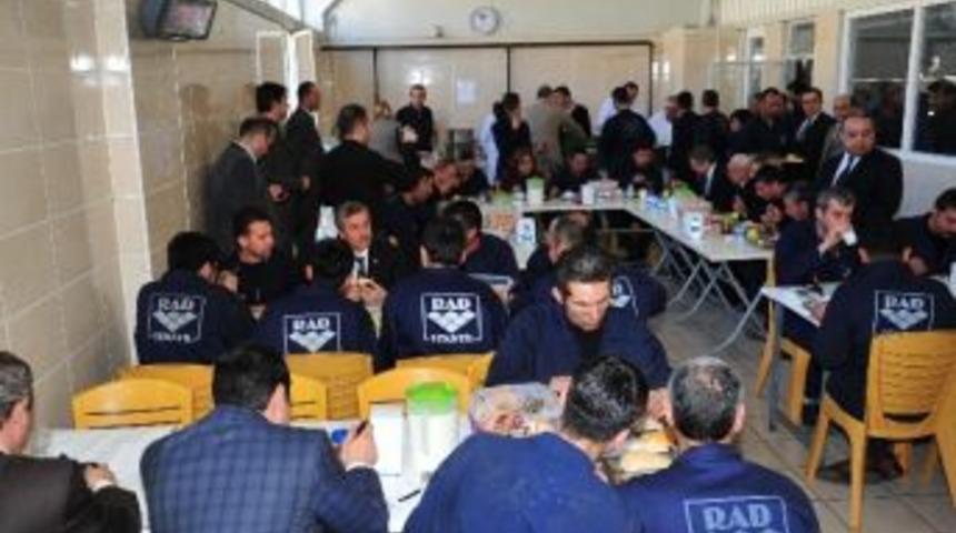 Ak Parti Adayları İş&ccedil;ilerle &Ouml;ğle Yemeğinde Bir Araya Geldi