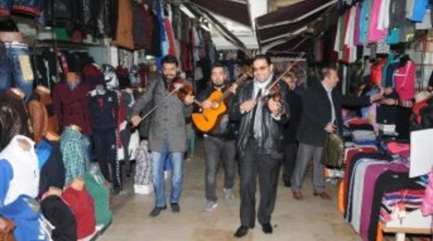 Kalei&ccedil;i &Ccedil;arşısı&rsquo;nda M&uuml;zikli Sevgililer G&uuml;n&uuml;