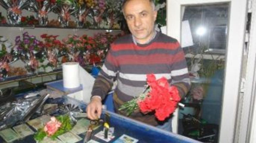 Y&uuml;ksekova&rsquo;daki Sevgililer G&uuml;ls&uuml;z Kaldı