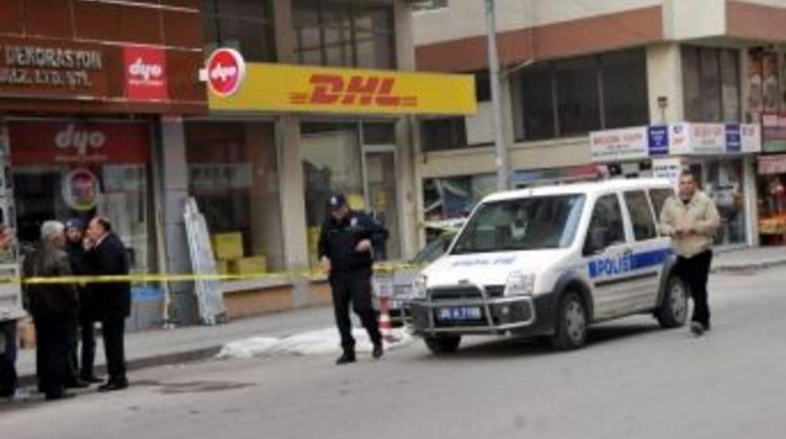 Eskişehir'de 4&rsquo;&uuml;nc&uuml; Kattan D&uuml;şen Adam Hayatını Kaybetti